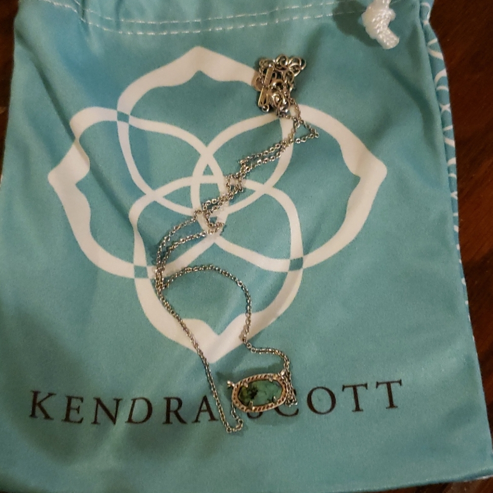 Kendra Scott necklace